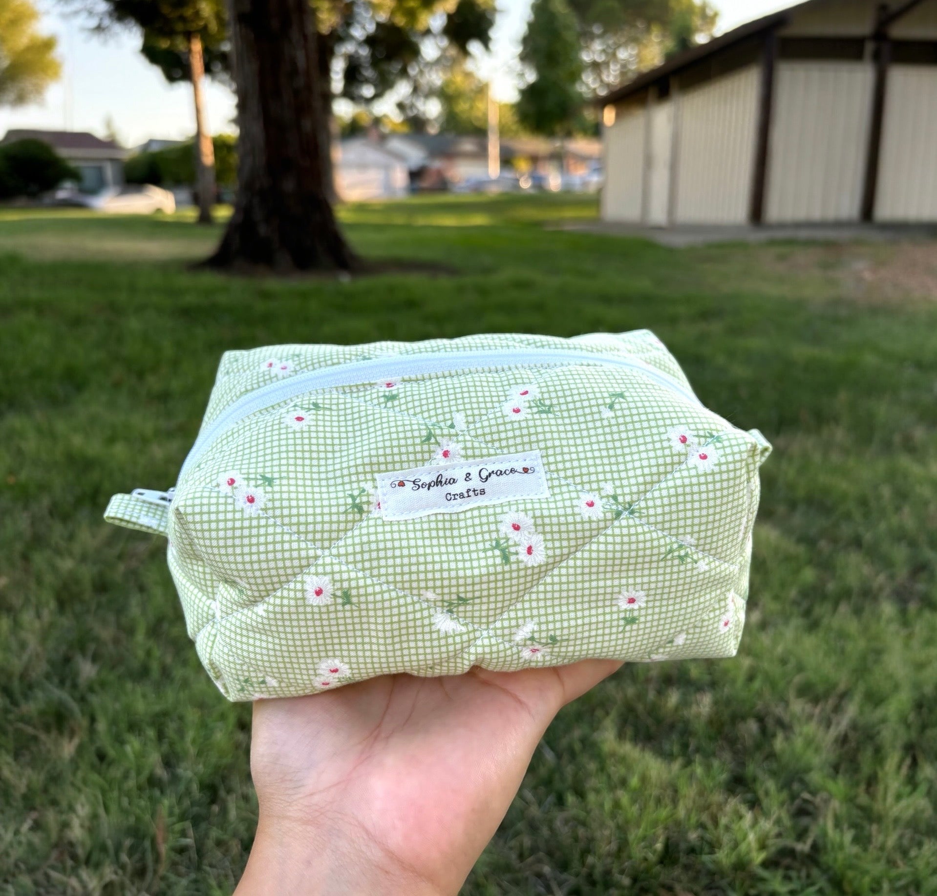 Green Daisy Make-Up Bag